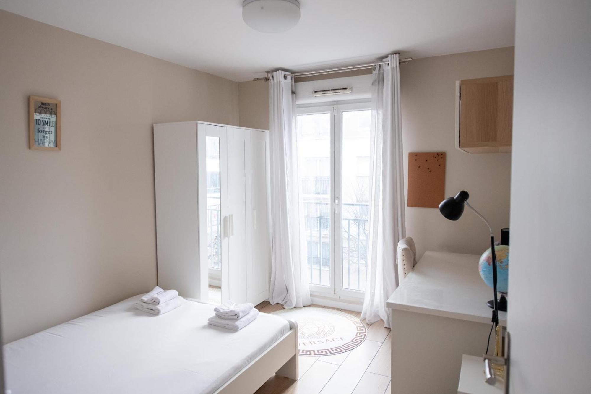 Ferienwohnung Elise De Roche Equipe Balcon Parking Rer B Le Bourget Exterior foto