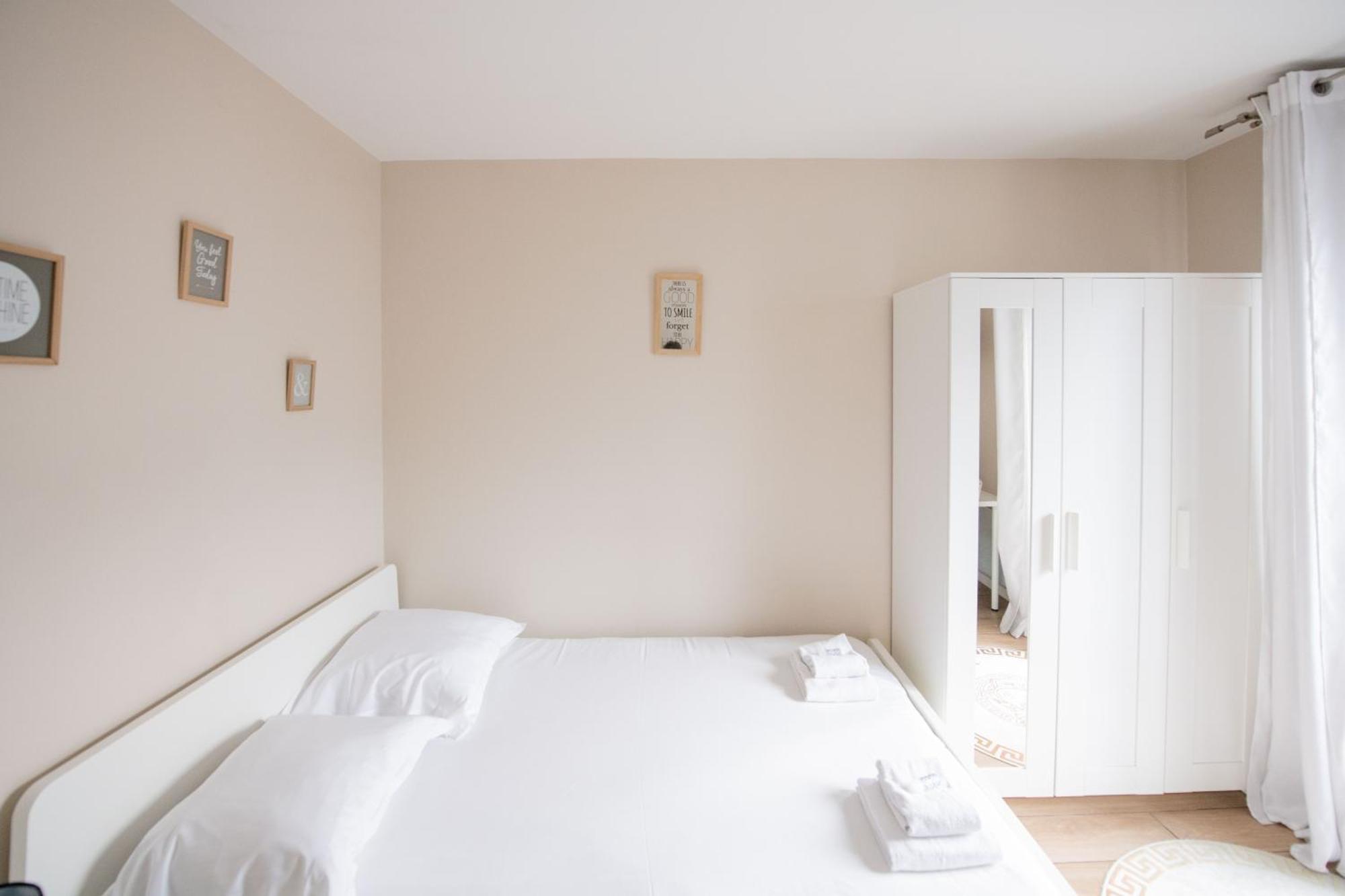 Ferienwohnung Elise De Roche Equipe Balcon Parking Rer B Le Bourget Exterior foto